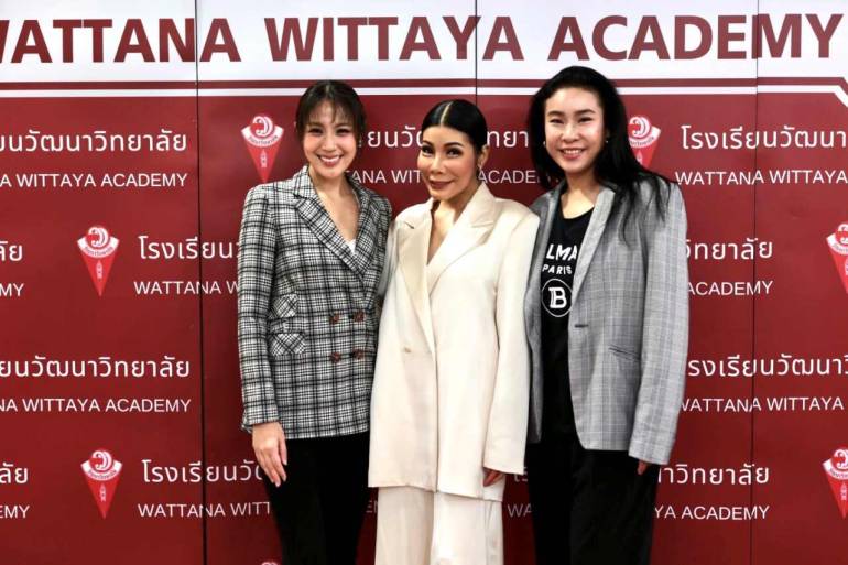 ​คุณพัชวีพิชญ์ ศรณ์อัครา (ครี) ศิษย์วัฒนา รุ่น 125 (ขวา)
คุณปวริศา เพ็ญชาติ (แหวนแหวน) ศิษย์วัฒนา รุ่น 127 (กลาง)
คุณมณีรัตน์ ธรรมมณีวงศ์ (สายไหม) ศิษย์วัฒนา รุ่น 136 (ซ้าย)