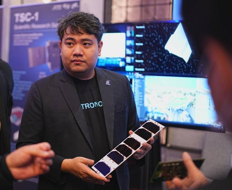 การออกแบบ ประกอบ และทดสอบ เพื่อสร้างดาวเทียมจิ๋ว CubeSAT ในประเทศไทย