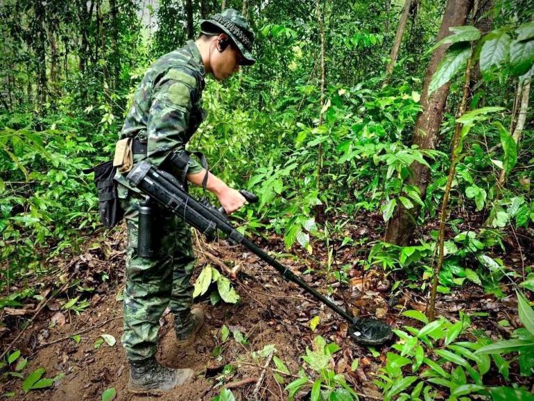 ทหารช่างไทย ตรวจหาทุ่นระเบิดในพื้นที่ช่องบก