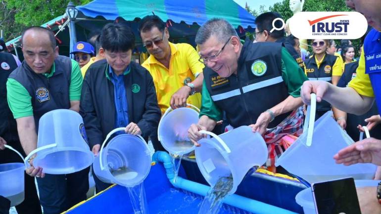 รมช.อิทธิ นำปล่อยพันธุ์กุ้งก้ามกราม ฟื้นฟูระบบนิเวศและความอุดมสมบูรณ์ให้แม่น้ำบางปะกง