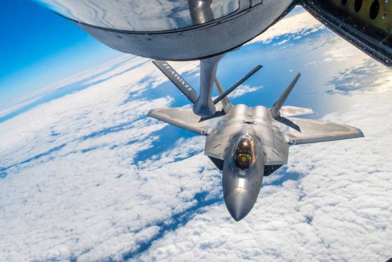 ภาพเอฟ-22 แร็พเตอร์ โดย USAF