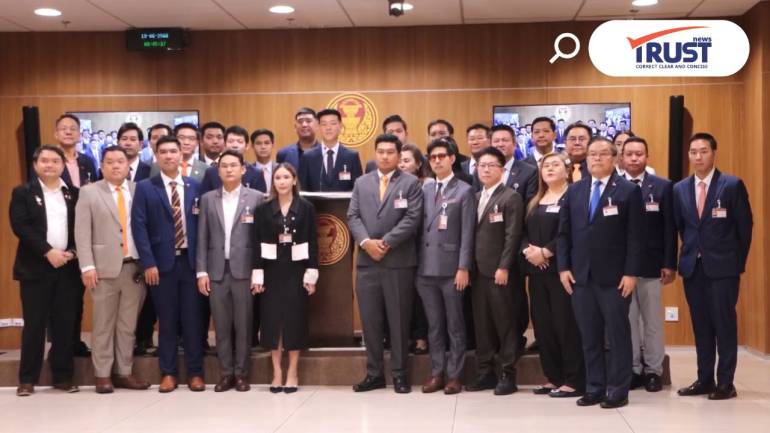 พรรคประชาชน เรียกร้อง นายกฯ ยุบสภาคืนอำนาจสู่ประชาชน เพื่อแก้ปัญหาประเทศ