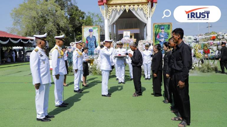 ในหลวงพระราชทานเพลิงศพ ทหารกล้า 