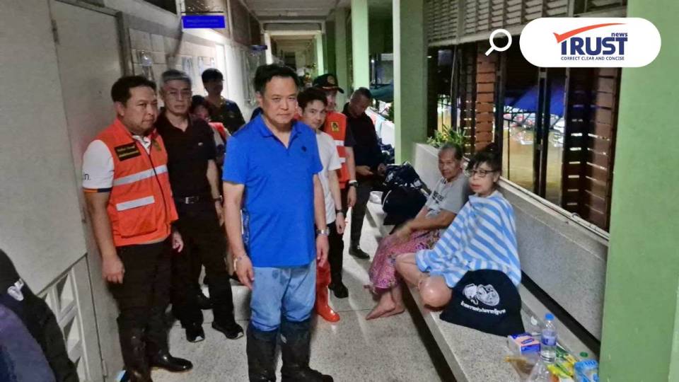 อนุทิน เยี่ยมศูนย์พักพิง ชุมชนเคหะร่วมเกล้า ให้กำลังใจมอบถุงยังชีพแก่ประชาชน