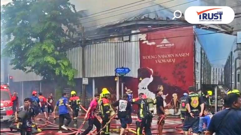 ไฟไหม้ตึกเก่าเจริญกรุง 13 แยก เอส.เอ.บี. ดับได้แล้ว โชคดีตึกเก่ารอทุบไม่มีคน 
