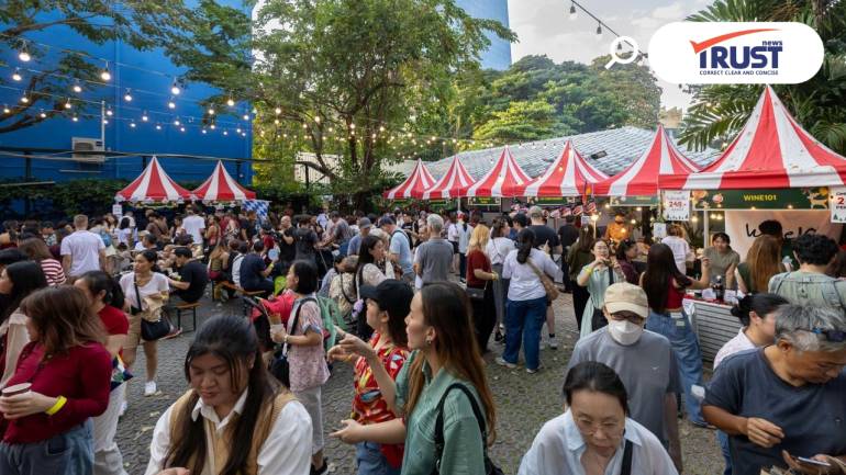 คนแห่ร่วมงานเนืองแน่นในเทศกาลส่งความสุข ตลาดคริสต์มาส เกอเธ่ พบกันใหม่ปี 69